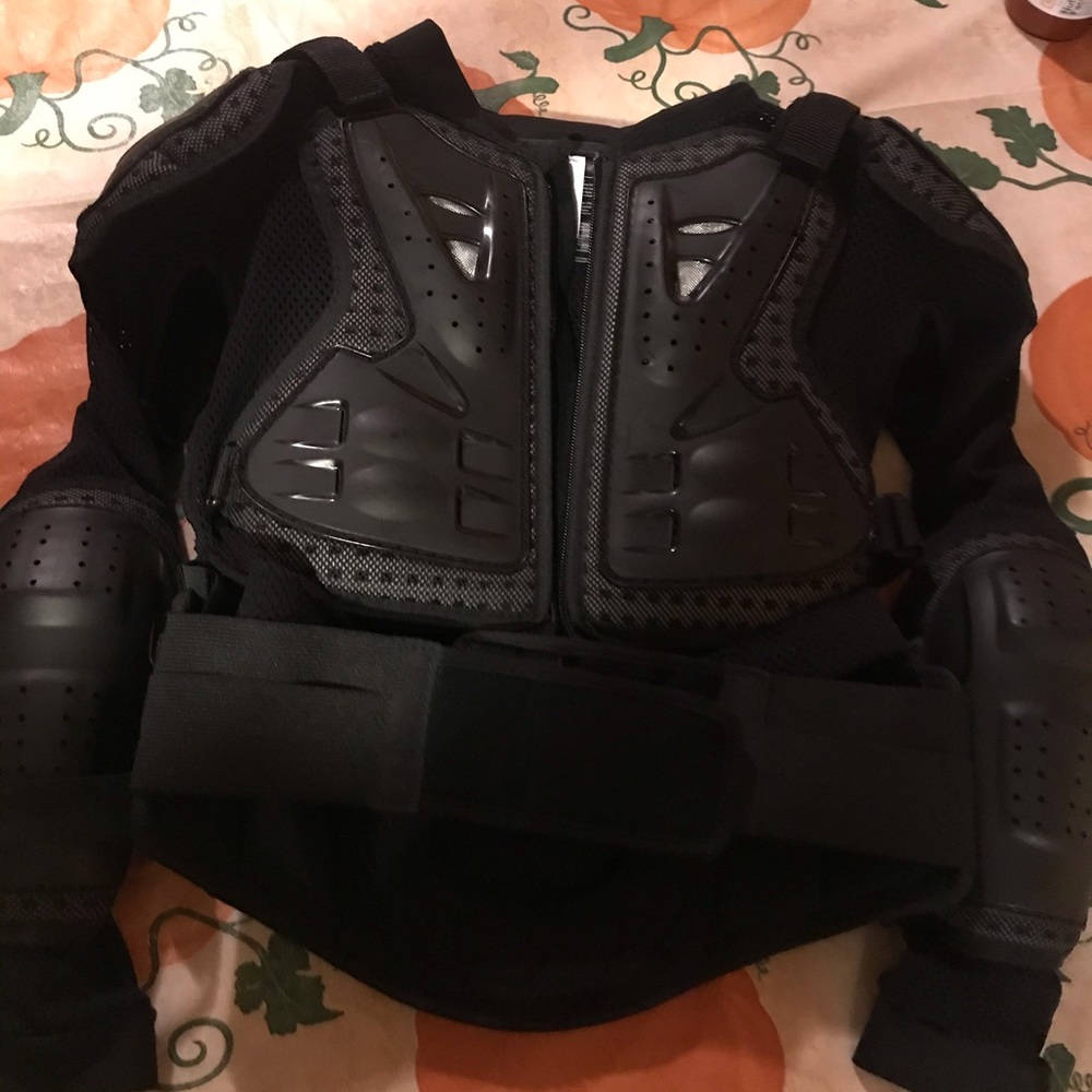 NWOT! FOX Youth MED SHIRT,PANT & PROTECTIVE GEAR!